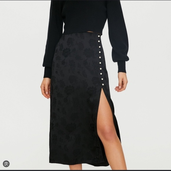 Aritzia skirt - Picture 15 of 15